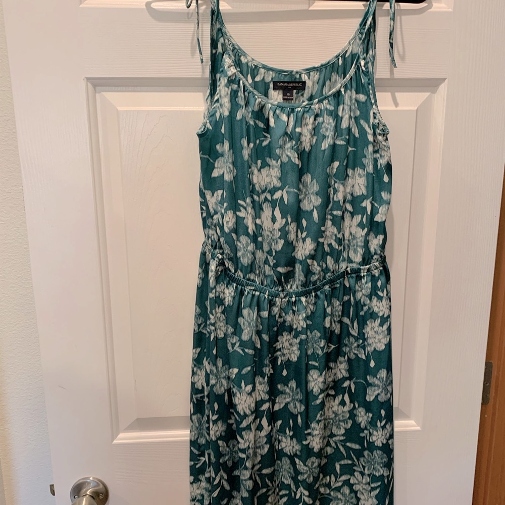 Cute summer Banana Republic mini dress!